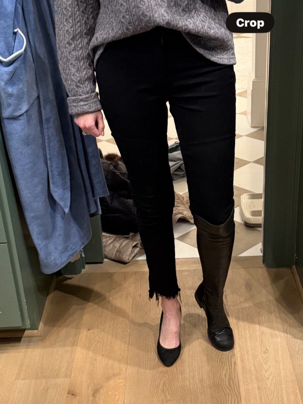 Paige Black Jeans cropped frayed edge